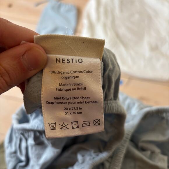 Nestig NWOT Set of 2 Mini Crib Sheets Organic Cotton White and Blue - Picture 3 of 4